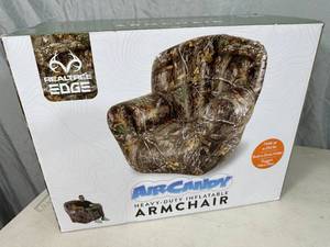 lot 33 image: New Realtree Edge Camo Inflatable Chair