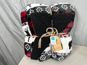 lot 35 image: New Montauk Luxury Berber Throw Blanket