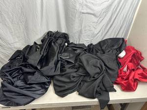 lot 57 image: 6 Banquet Table Skirts