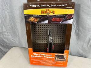 lot 59 image: New Colossal Spatula with Removable Handle
