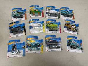 lot 61 image: 12 New Hot Wheels Cars