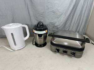 lot 89 image: Juicer, Griddle, Electric Kettle