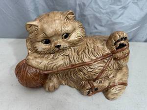 lot 93 image: Vintage Ceramic Cat Kitten with Yarn