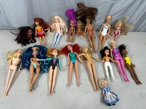 lot 112 image: Lot of Assorted Dolls