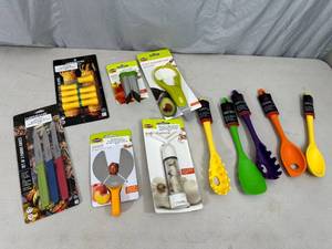 lot 124 image: New Farberware Kitchen Accessories and More