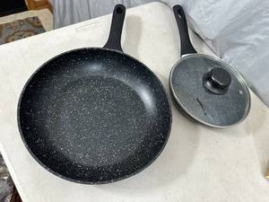 lot 134 image: 2 New Aluminum Frying Pans and 1 Lid