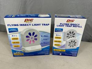 lot 152 image: New Rechargeable Flying Insect Light Trap with Refills