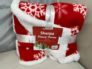 lot 157 image: New Winter Themed Throw Blanket