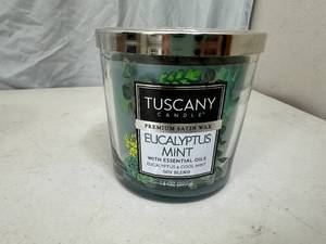 lot 187 image: New Tuscany 3 Wick Satin Wax Soy Blend Candle