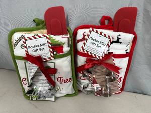 lot 193 image: 2 New Holiday Kitchen Gift Sets