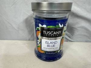 lot 195 image: New 18 oz Tuscany Premium Candle with Essential Oils