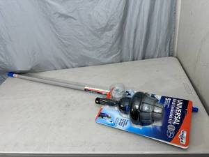 lot 233 image: New Unger 11ft  Telescoping Light Bulb Changing Tool