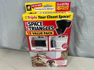 lot 244 image: New Pack of 18 Ruby Space Triangles For Closet Organization