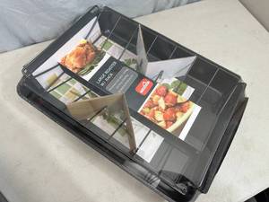 lot 261 image: New Large Roaster Pan with Rack
