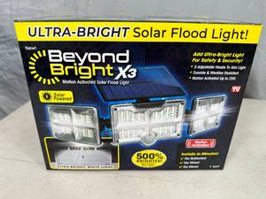 lot 325 image: New Beyond Bright X3 Solar Powered Floodlight