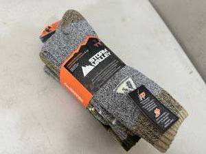 lot 331 image: 4 New Pair Thermal Boot Socks