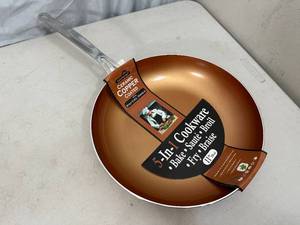 lot 346 image: New 11 inch Ceramic Copper Coated Frying Pan