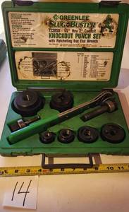 lot 14 image: GREENLEE SLUG O BUSTER KNOCKOUT PUNCH SET W WRENCH DRIVER
