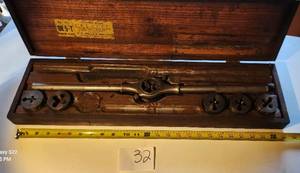 lot 32 image: F.E.WELLS & SON Tap & Die Set