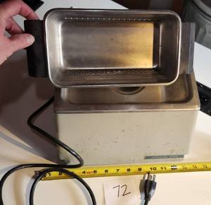 lot 72 image: Bransonic 220 Cleaner with cleansers
