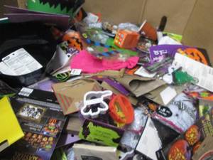 Pallet Box of Halloween Party Suppl...