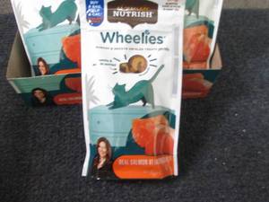 12- 2.2 oz Nutrish Wheelies Cat Tre...