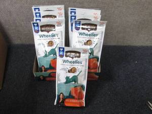 12- 2.2 oz Nutrish Wheelies Cat Tre...