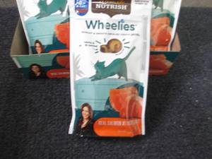 12- 2.2 oz Nutrish Wheelies Cat Tre...