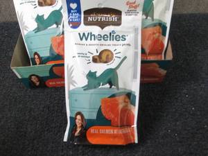 12- 2.2 oz Nutrish Wheelies Cat Tre...