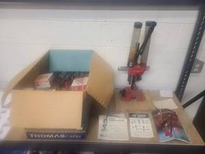 lot 9 image: Deluxe Lee Loader - shotgun shell reloader