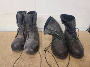 lot 27 image: 2 pairs Winter boots