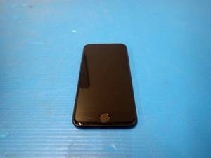 lot 40 image: Apple&nbspiPhone 7 A1778  32GB of storage  AT&ampT Network Locked  Includes Charging Cable 