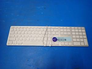 lot 70 image: Apple USB Keyboard 