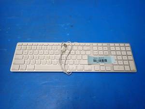 lot 71 image: Apple USB Keyboard 