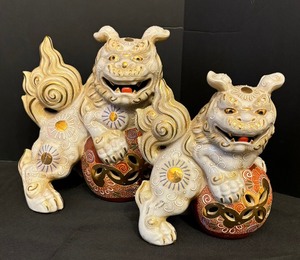 lot 9 image: Two Foo Dog Figurines