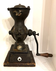 lot 20 image: Vintage Cast Iron Coffee Grinder