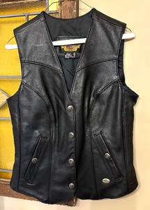 lot 89 image: Harley Davidson Womens Size Medium Leather Vest