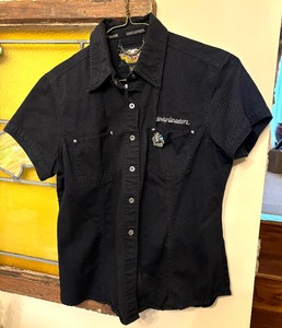 lot 105 image: Harley Davison Ladies Size Medium Button Up Short Sleeved Shirt