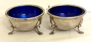 lot 154 image: Pair of Footed Gorham Sterling Silver Salt Cellars with Glass Inserts