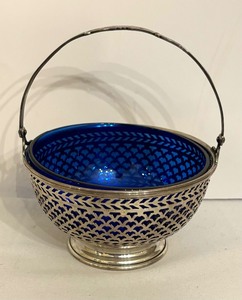 lot 155 image: Vintage Sterling Silver Basket Bowl with Cobalt Blue Glass Insert