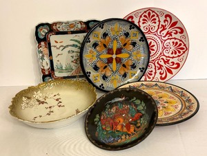 lot 159 image: Pretty Plates, Platters and Bowl