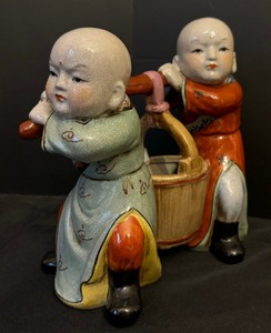 lot 40 image: Pair of Vintage Chinese Famille Rose Style Chinoiserie Porcelain Figurines
