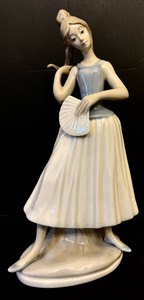 lot 41 image: Vintage Lladro Style Castille Porcelian Figurine