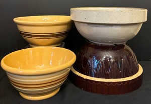 lot 48 image: Variety of Vintage Pottery Mixing Bowls