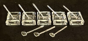 lot 147 image: Beautiful Open Salt Pressed Glass Salt Cellar and Spoons