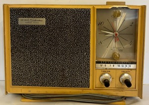 lot 187 image: Sears Silverstone Instant Sound Radio with Tuning and Volume and Clock