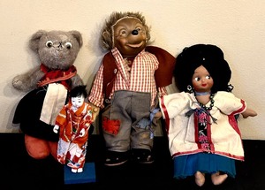 lot 216 image: Vintage Steiff Hedgehog Mecki with Vintage Collectable Dolls