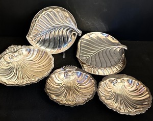 lot 125 image: Vintage Mid-Century Silver-Plated Tropical Leaf Design and Seashell  Serving Trays