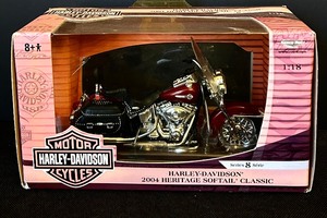 lot 173 image: Harley Davidson Diecast Model 118 scale 2004 Heritage Softail Classic