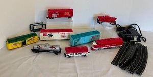 lot 177 image: Vintage Campbells Train with Eight Cars, Track and Transformer